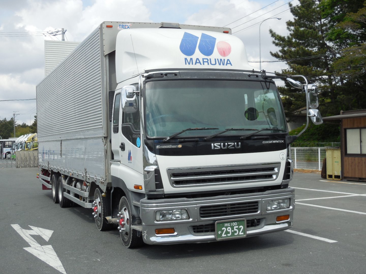 大型増トン車・いすゞ  4軸低床アルミウイング・エアサス・オートクルーズ・オーディオ付