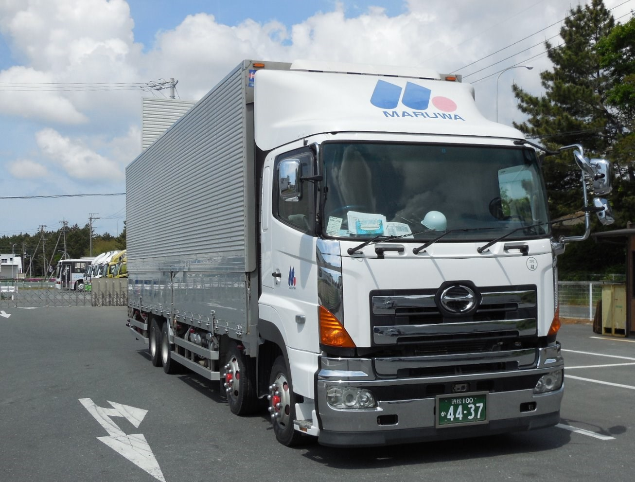 大型増トン車・日野  4軸低床アルミウイング・エアサス・オートクルーズ・オーディオ付